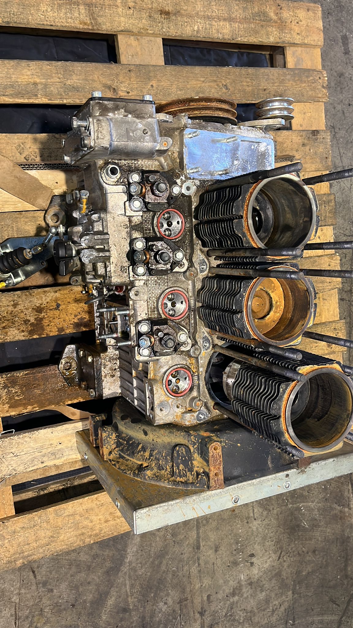 monoblocco tre cilindri su pallet