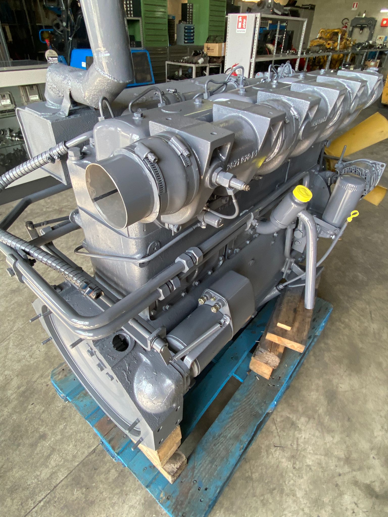 motore diesel industriale restaurato su pallet