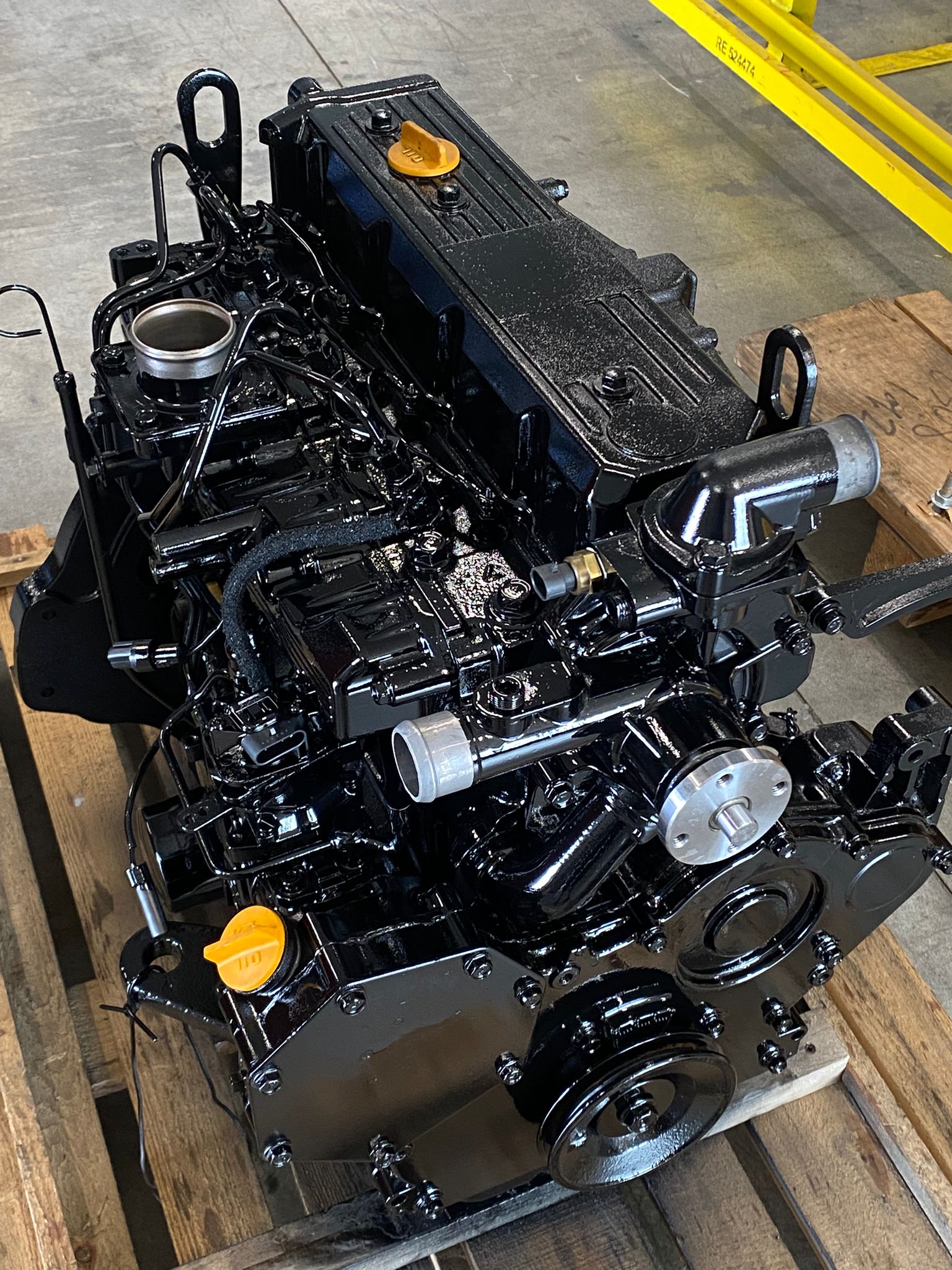 motore diesel revisionato verniciato nero