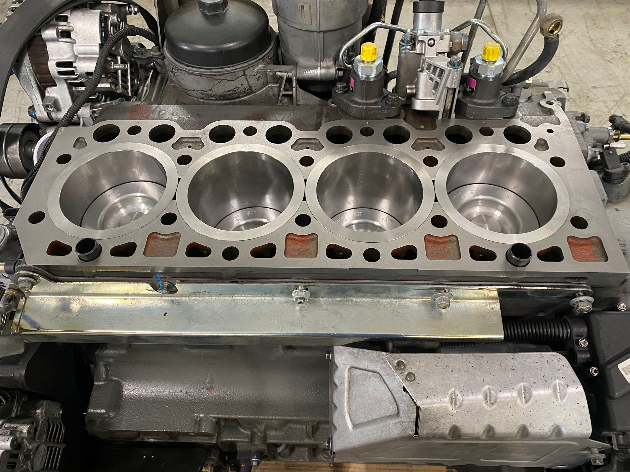 motore grigio monoblocco alesaggi rettificati