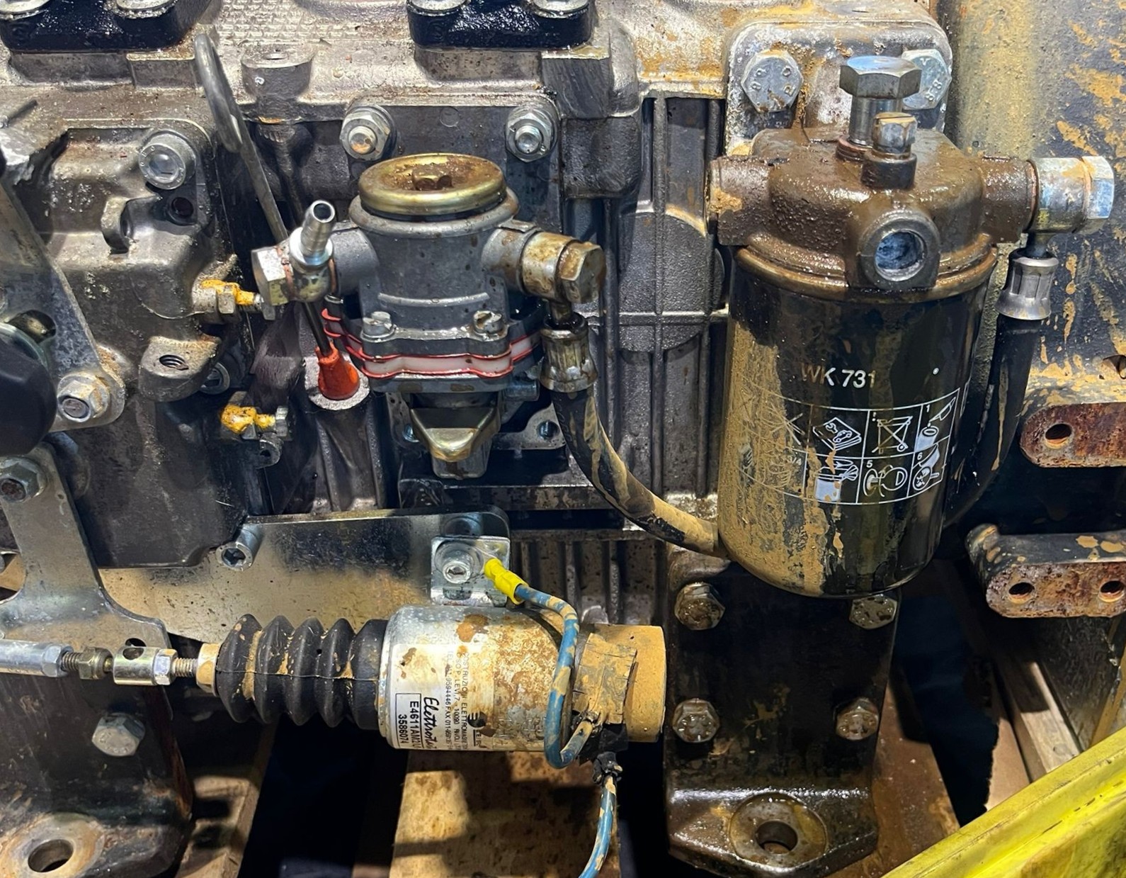 motore usato filtro gasolio dettaglio