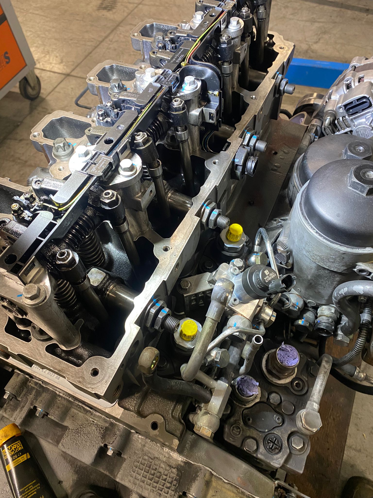 testata motore iniettori bilancieri